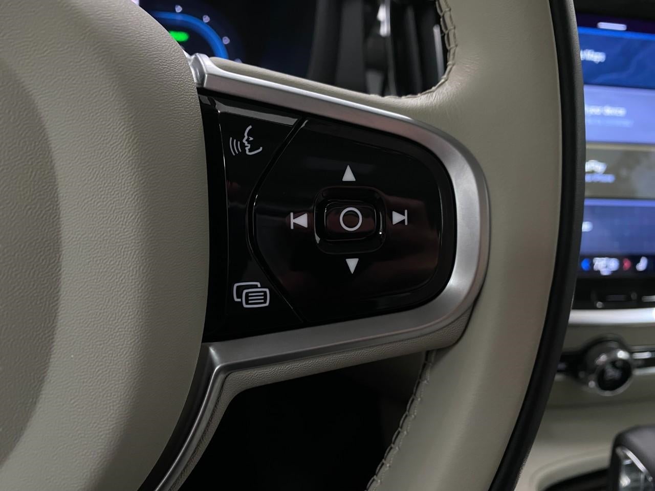 2023 Volvo S60 Recharge Plug-In Hybrid T8 eAWD PHEV Plus Dark Theme