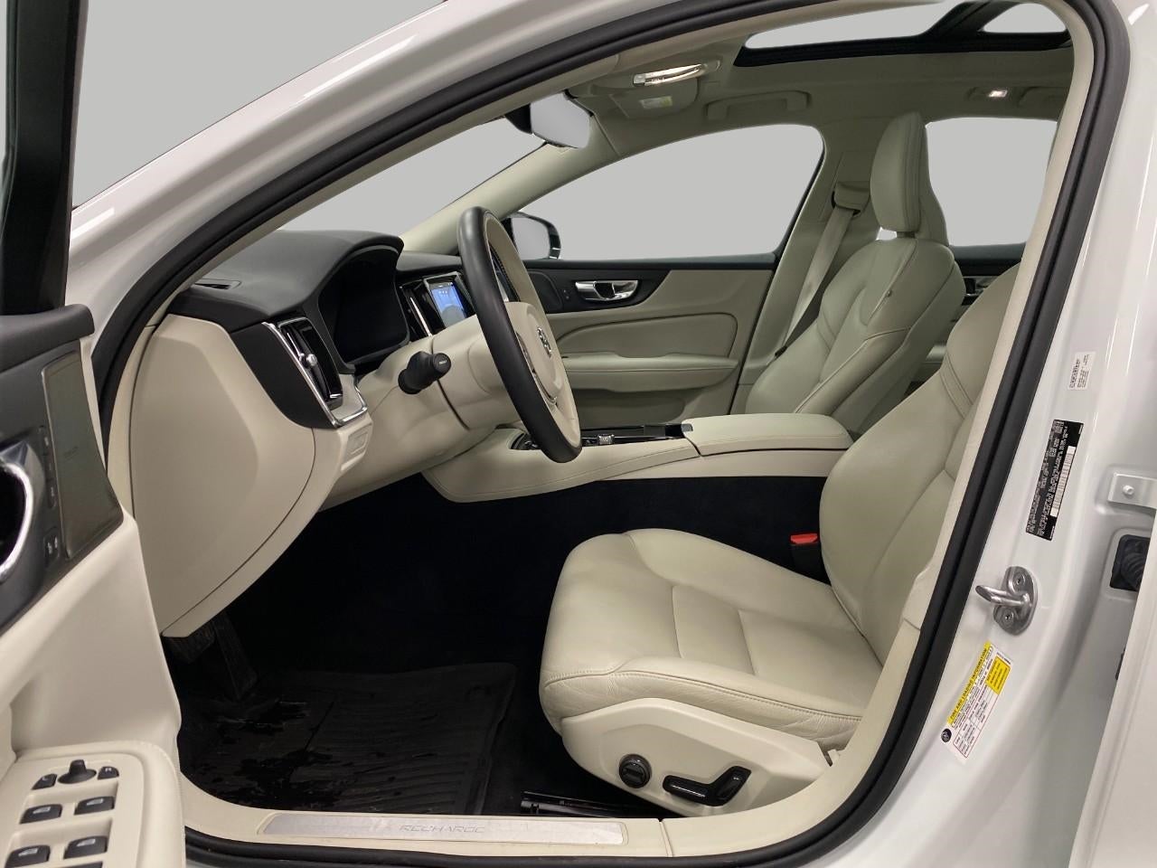 2023 Volvo S60 Recharge Plug-In Hybrid T8 eAWD PHEV Plus Dark Theme