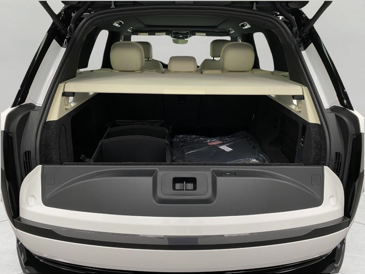 2025 Land Rover Range Rover P530 SE SWB
