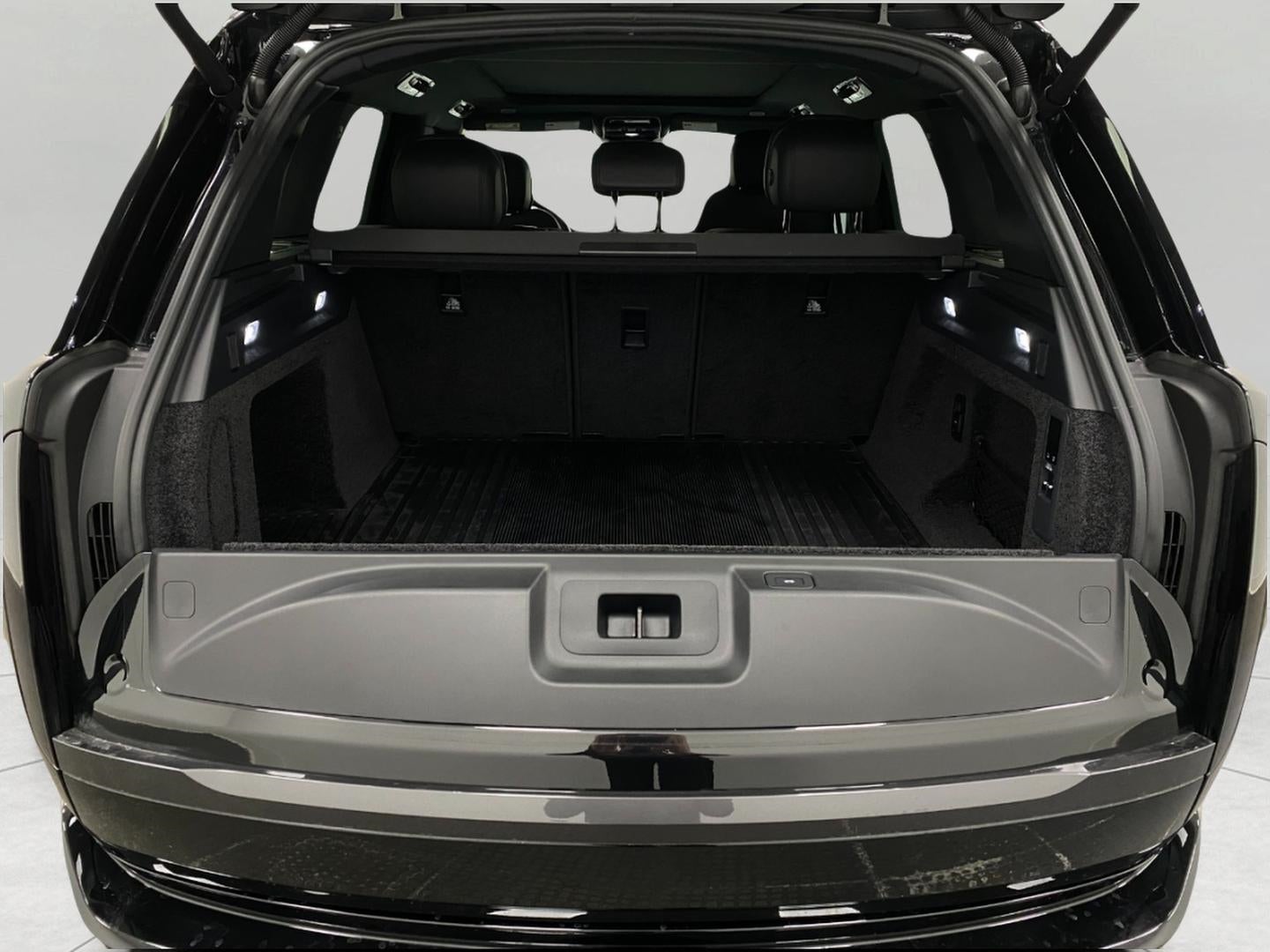 2025 Land Rover Range Rover P400 SE SWB