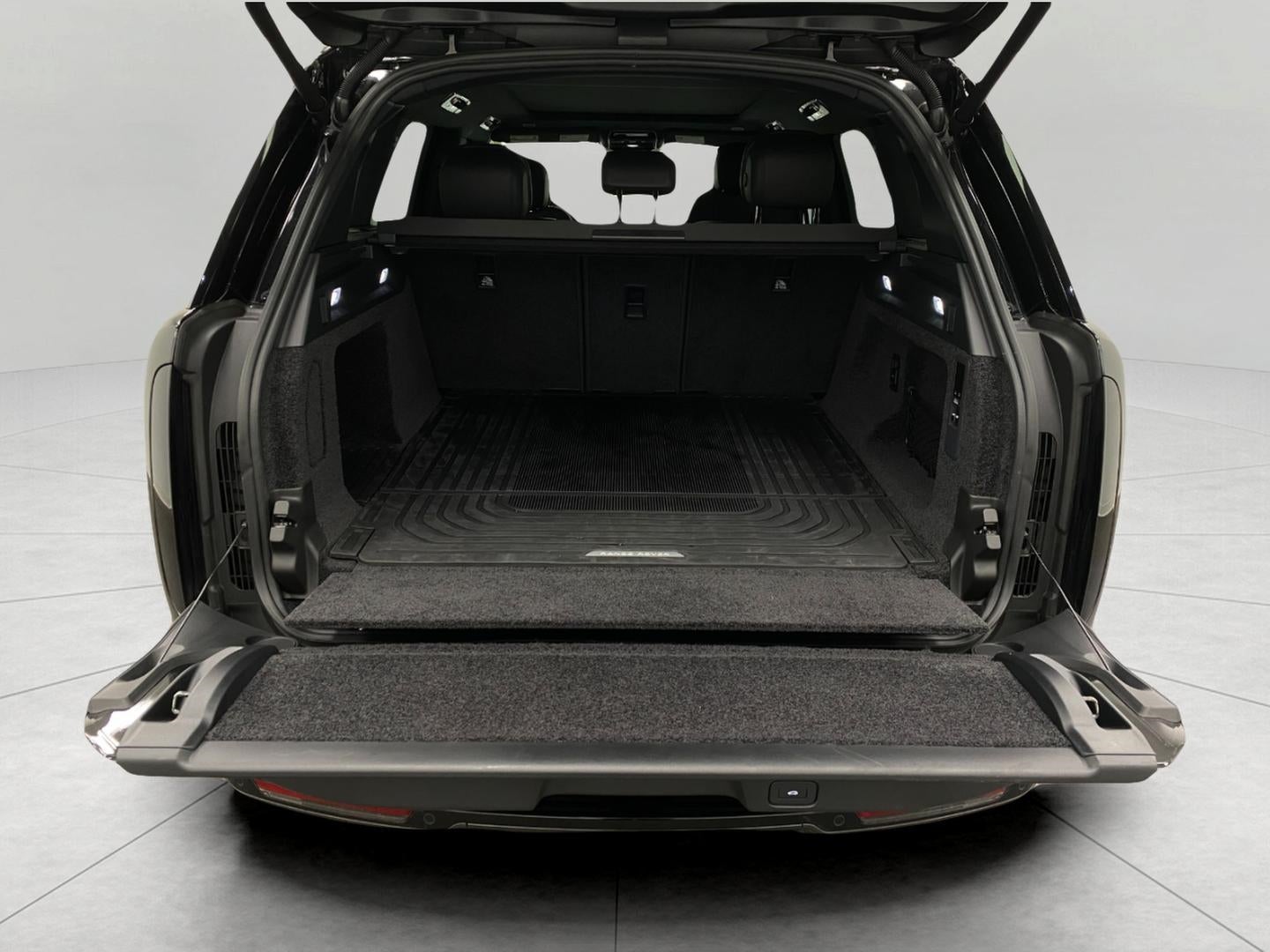 2025 Land Rover Range Rover P400 SE SWB