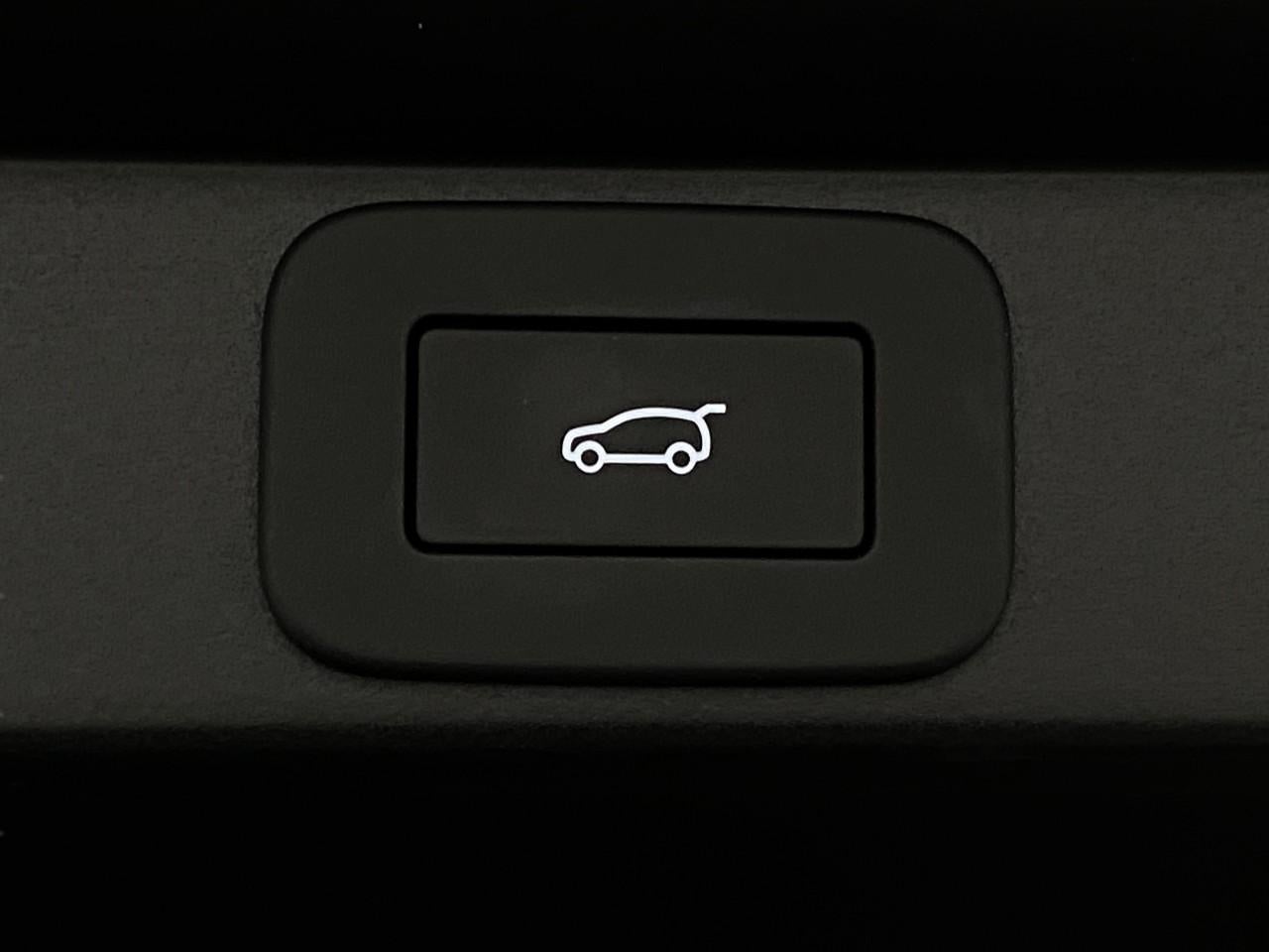 2025 Land Rover Range Rover P400 SE SWB