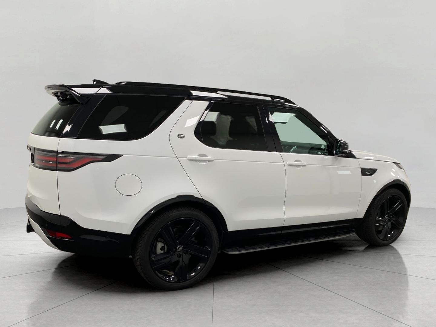 2025 Land Rover Discovery P360 Dynamic SE