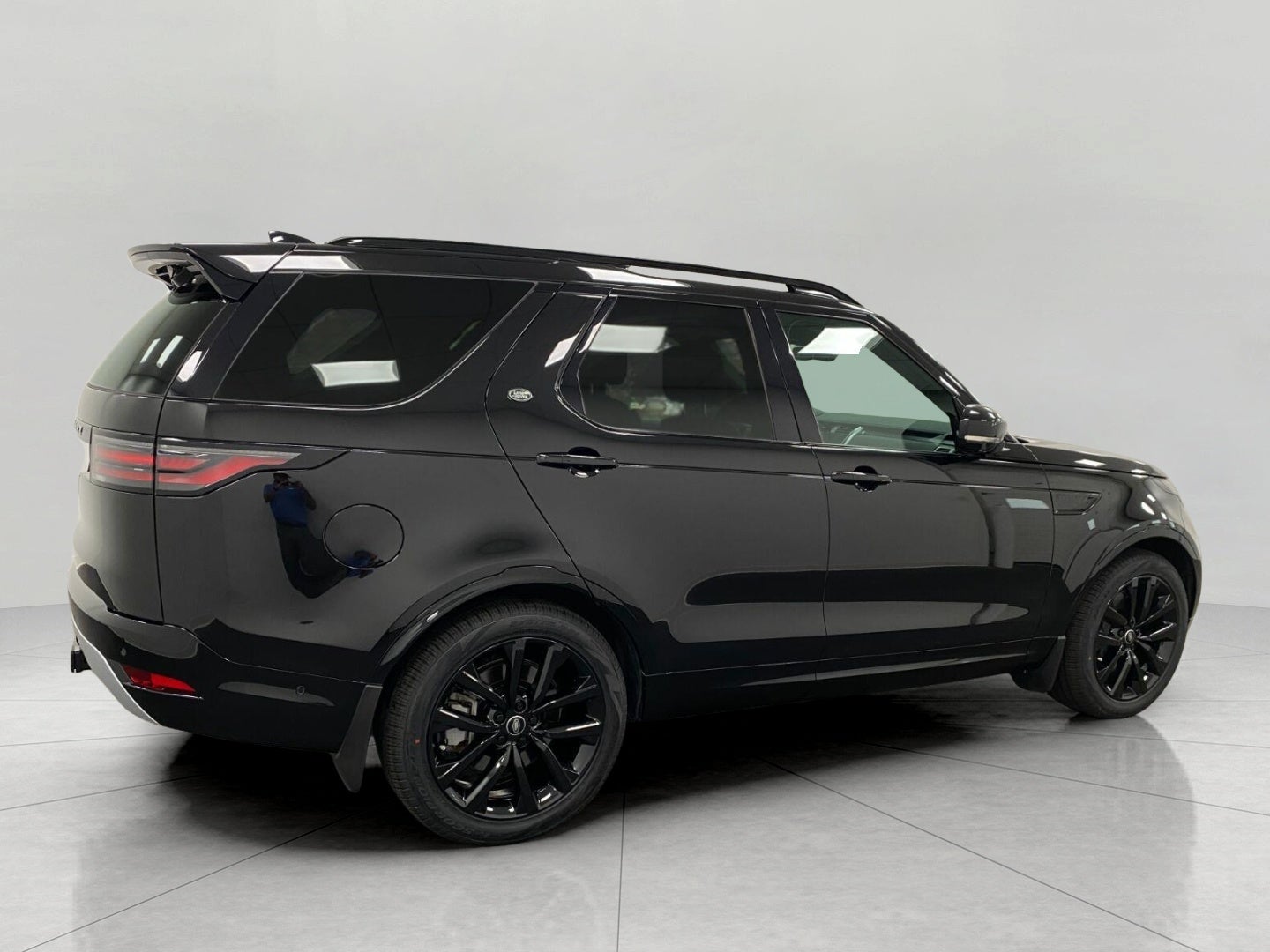 2026 Land Rover Discovery Tempest Edition AWD