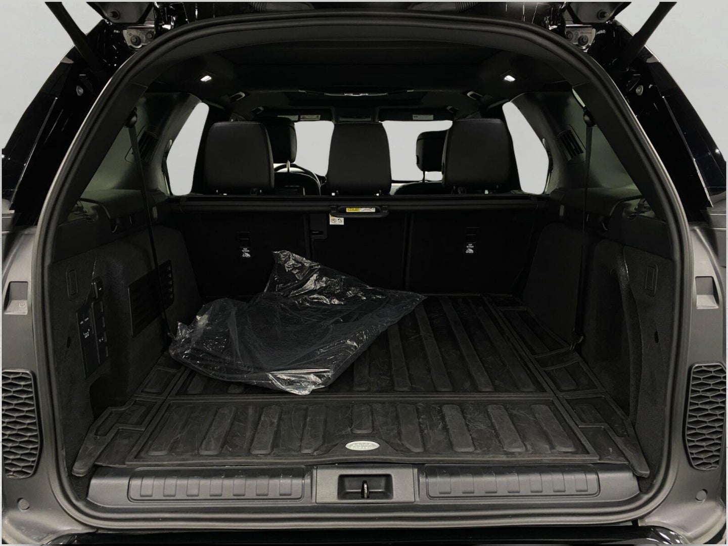 2026 Land Rover Discovery Tempest Edition AWD