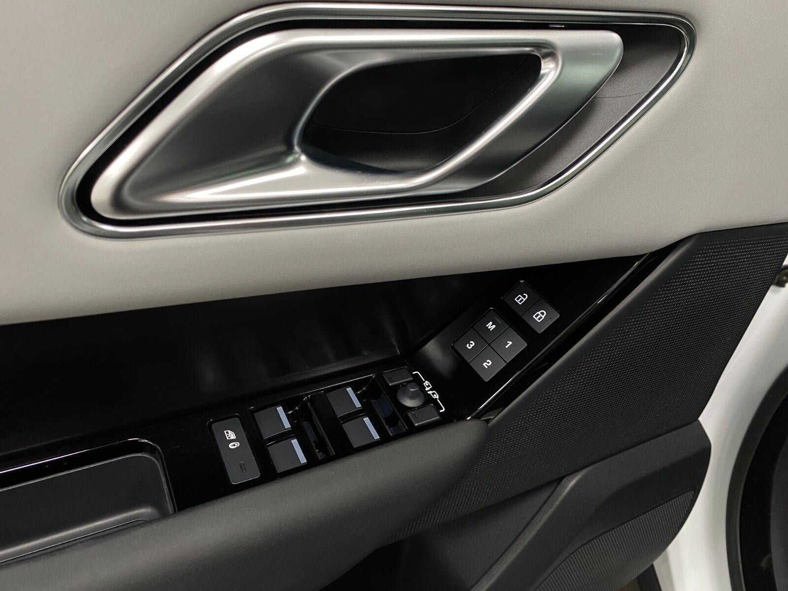 2026 Land Rover Range Rover Velar P250 Dynamic SE