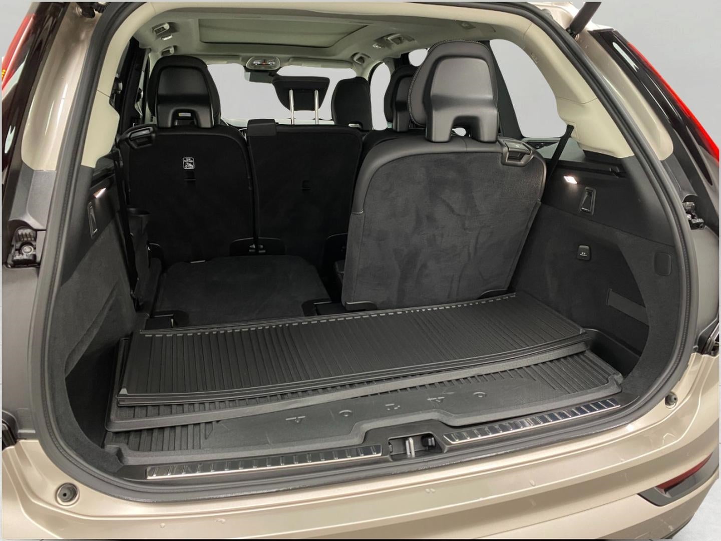 2026 Volvo XC90 B6 AWD Ultra Dark Theme 7-Seater