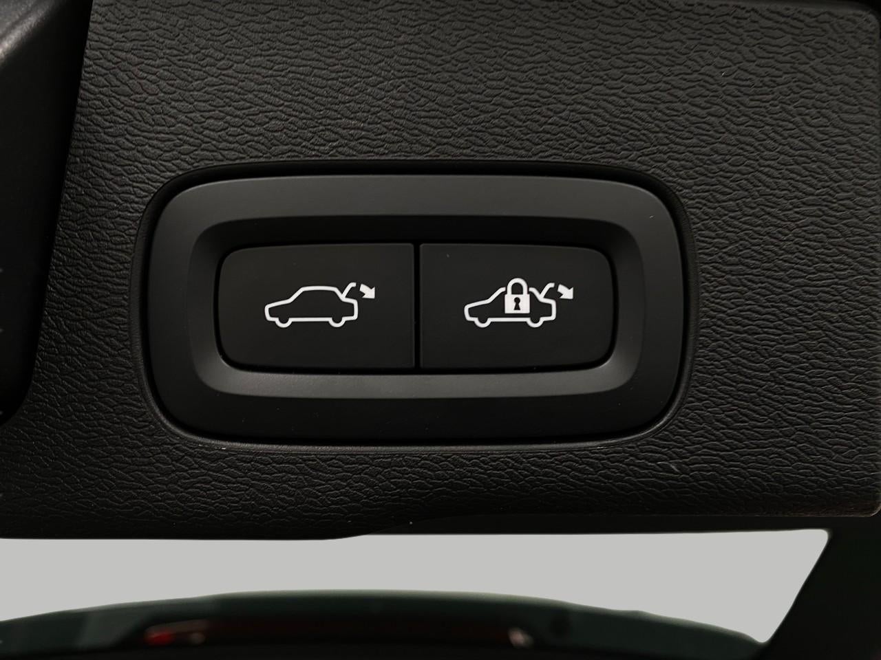 2023 Volvo XC60 B6 AWD Ultimate Bright Theme