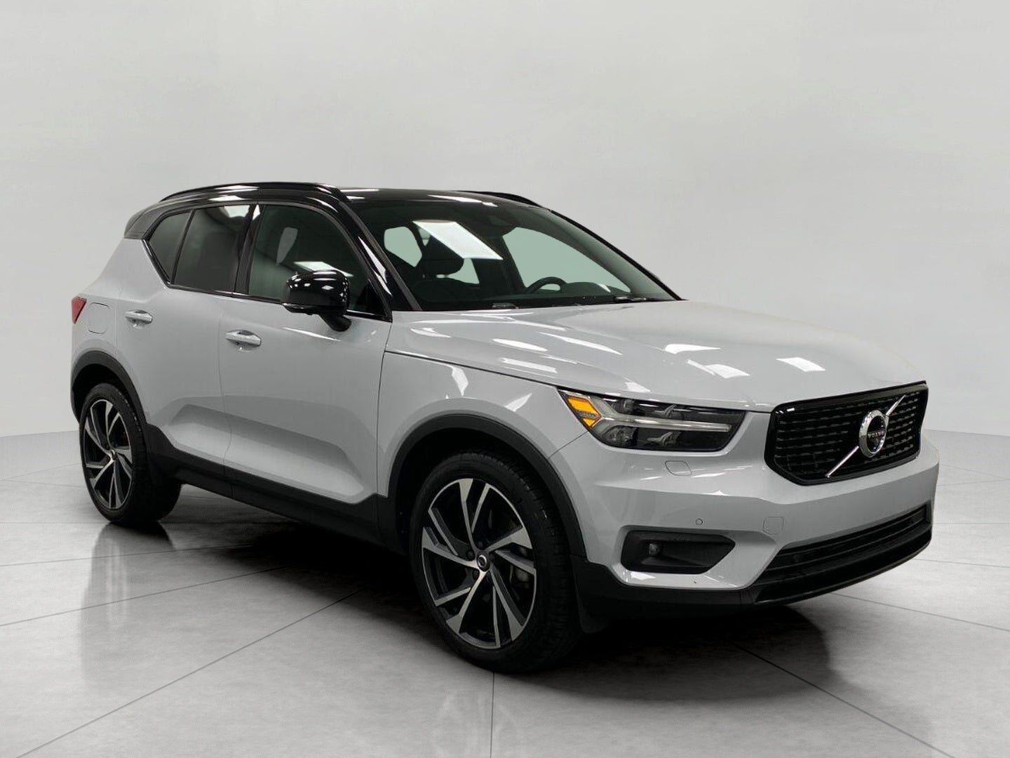 2020 Volvo XC40 T5 AWD R-Design