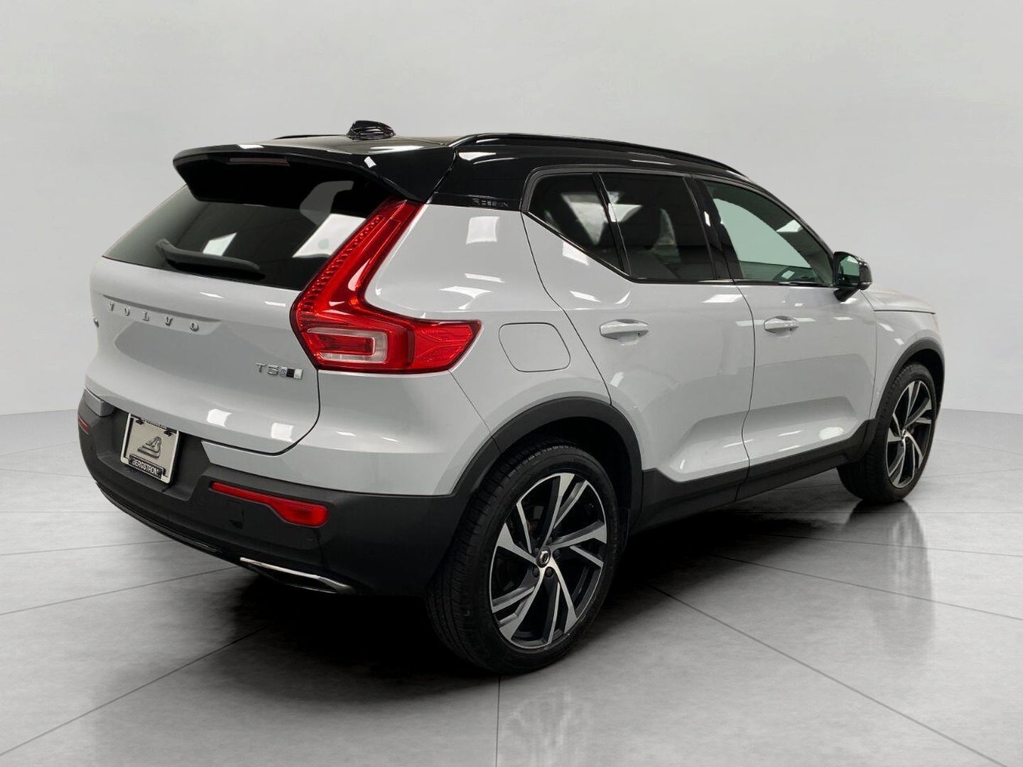 2020 Volvo XC40 T5 AWD R-Design