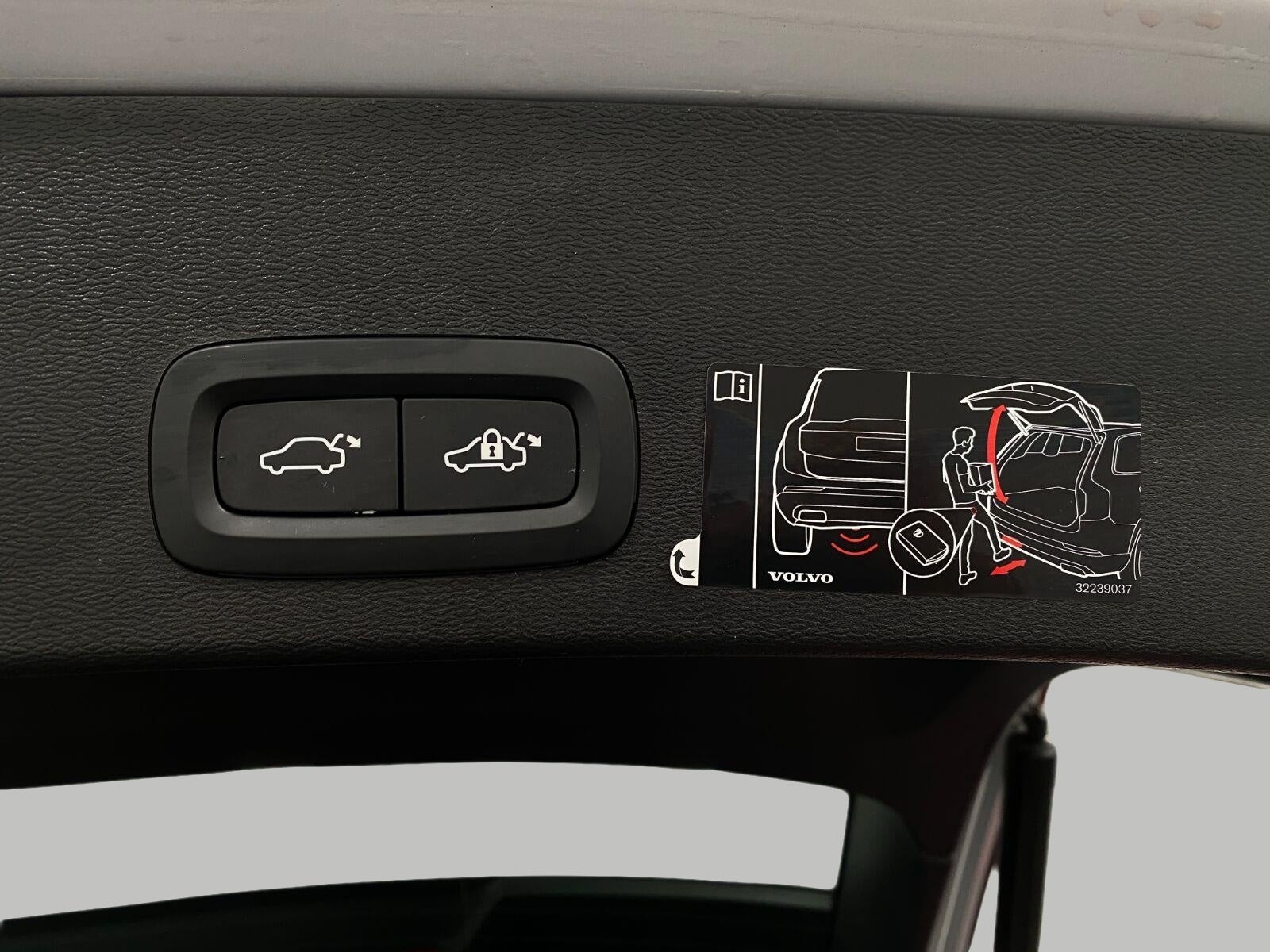 2020 Volvo XC40 T5 AWD R-Design