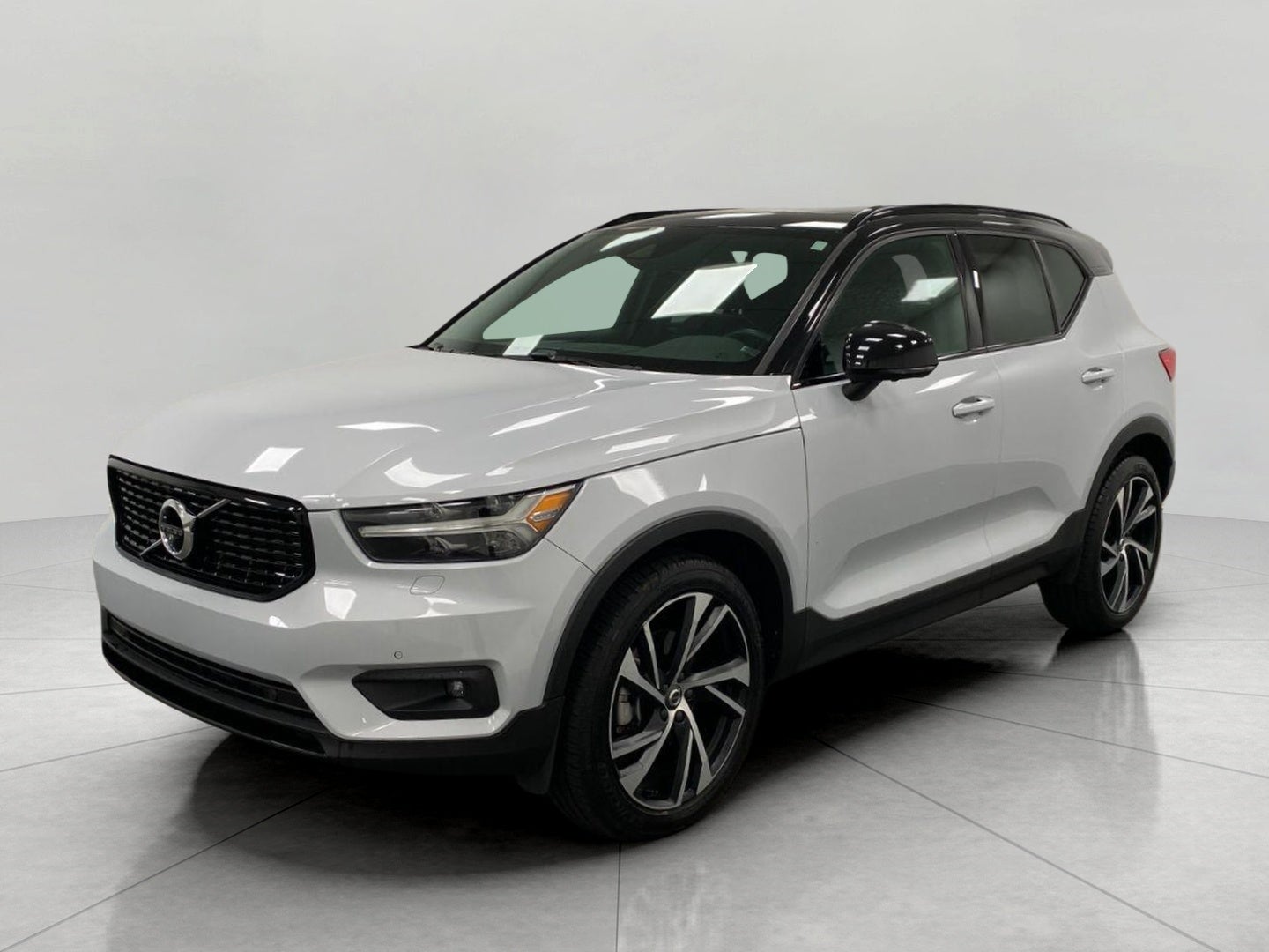 2020 Volvo XC40 T5 AWD R-Design