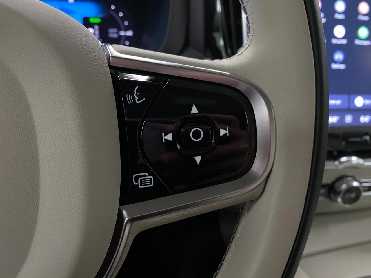 2024 Volvo XC60 Recharge Plug-In Hybrid T8 eAWD PHEV Core Dark Theme