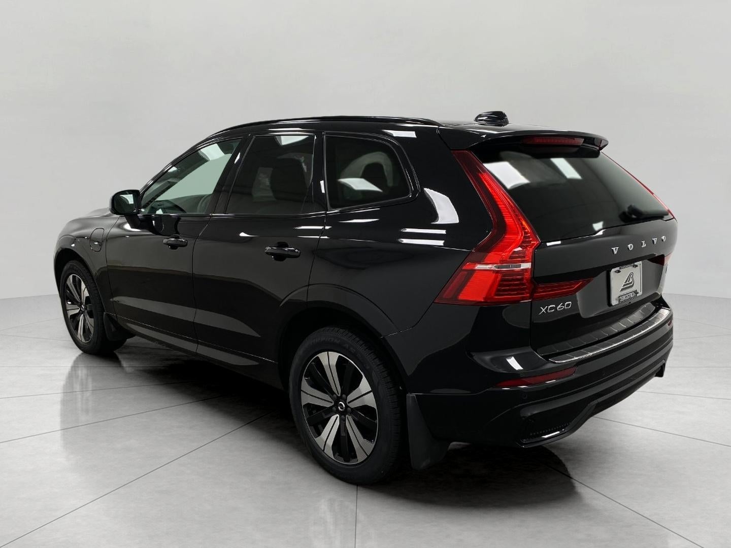 2024 Volvo XC60 Recharge Plug-In Hybrid T8 eAWD PHEV Core Dark Theme