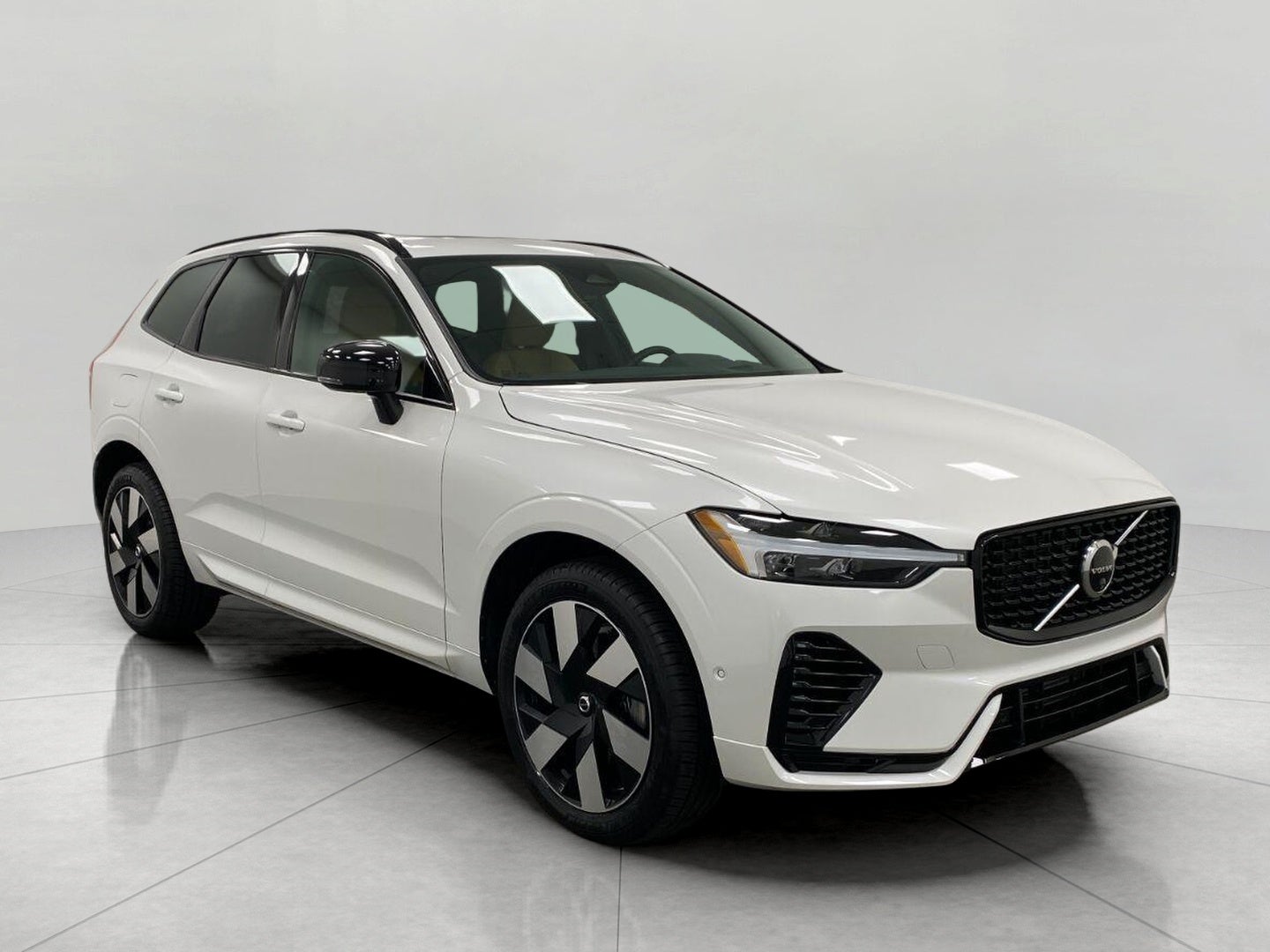 2024 Volvo XC60 Recharge Plug-In Hybrid T8 eAWD PHEV Ultimate Dark Theme
