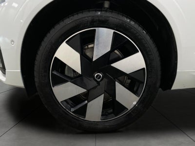 2024 Volvo XC60 Recharge Plug-In Hybrid T8 eAWD PHEV Ultimate Dark Theme