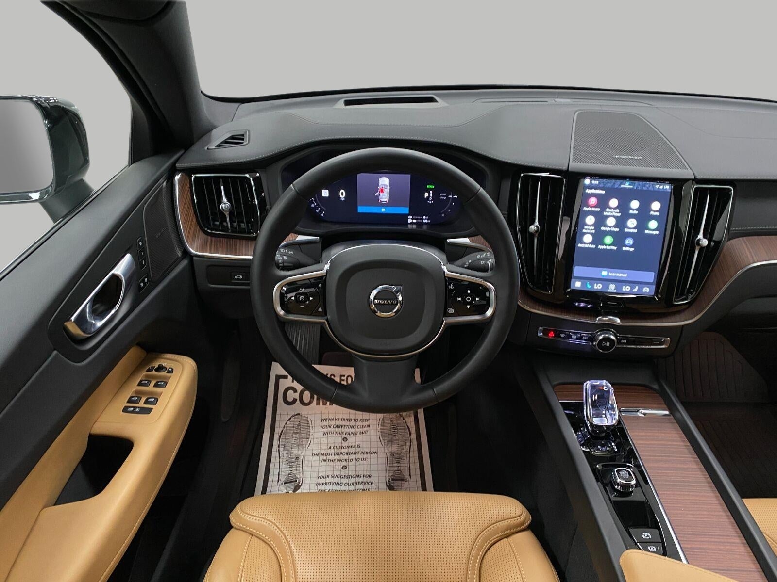 2024 Volvo XC60 Recharge Plug-In Hybrid T8 eAWD PHEV Ultimate Dark Theme