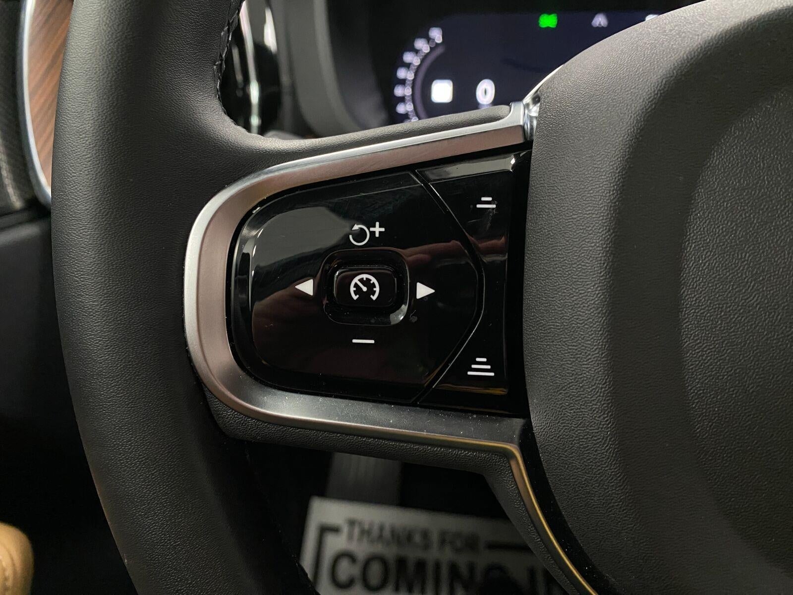 2024 Volvo XC60 Recharge Plug-In Hybrid T8 eAWD PHEV Ultimate Dark Theme