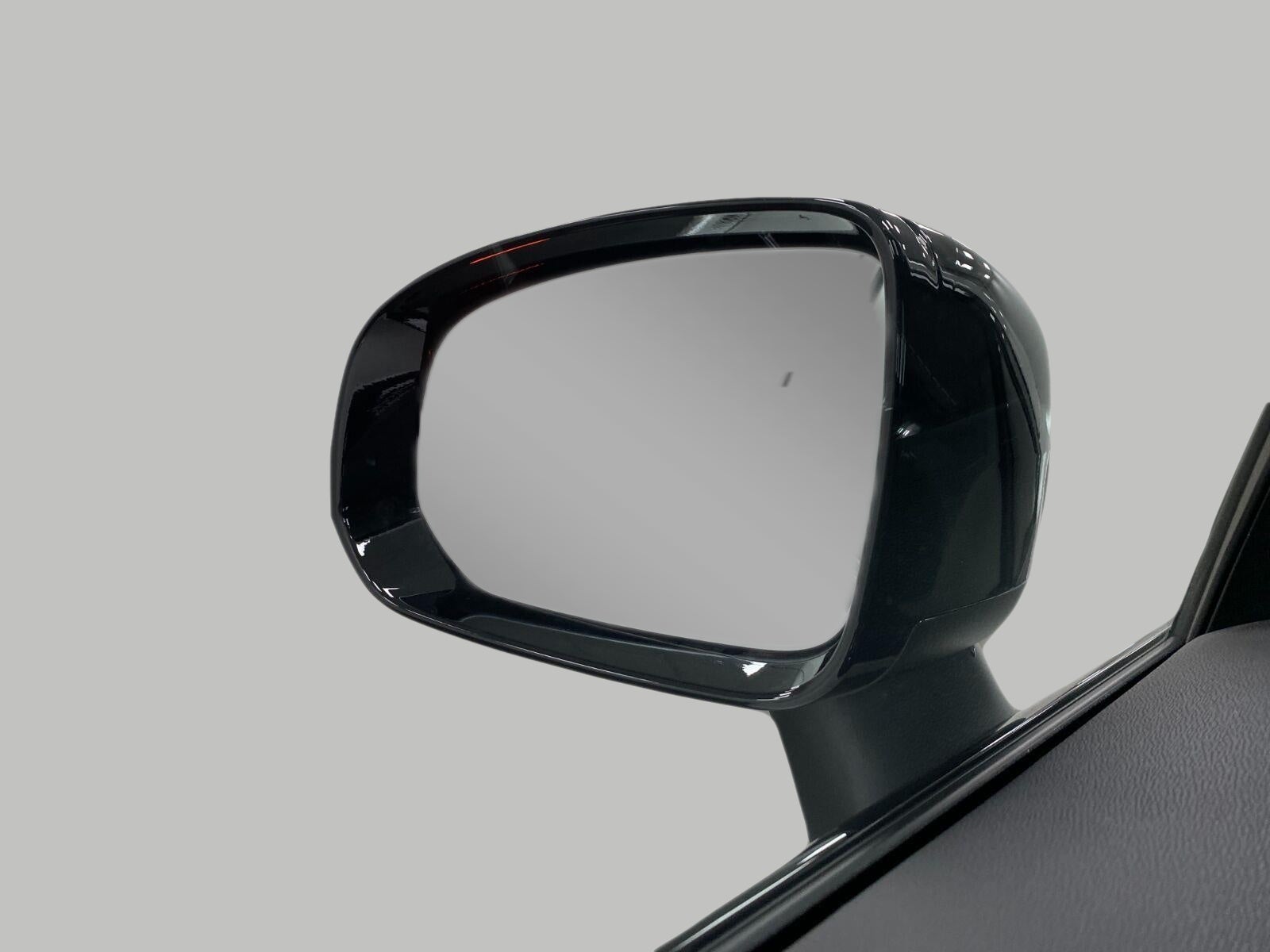 2024 Volvo XC60 Recharge Plug-In Hybrid T8 eAWD PHEV Ultimate Dark Theme