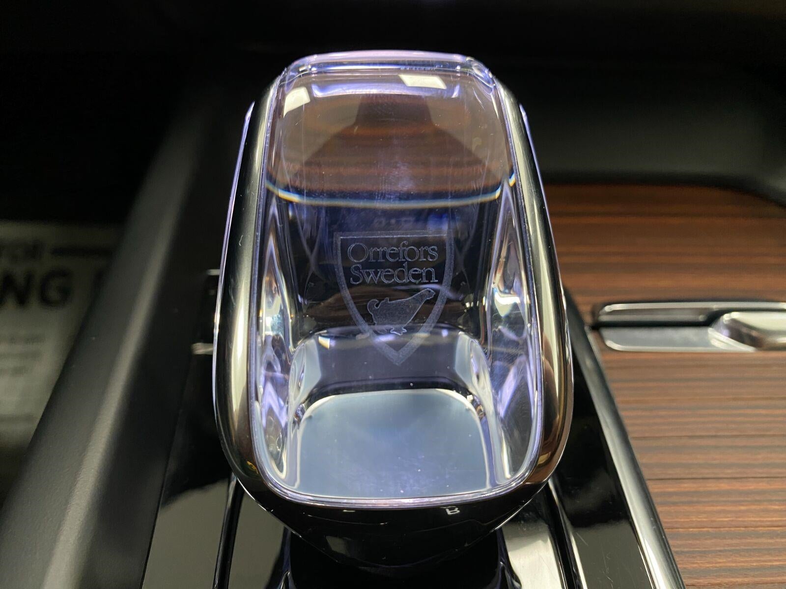 2024 Volvo XC60 Recharge Plug-In Hybrid T8 eAWD PHEV Ultimate Dark Theme
