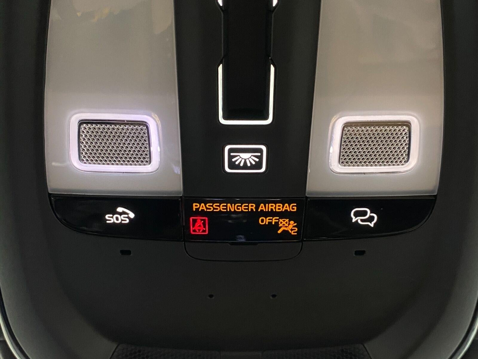 2024 Volvo XC60 Recharge Plug-In Hybrid T8 eAWD PHEV Ultimate Dark Theme
