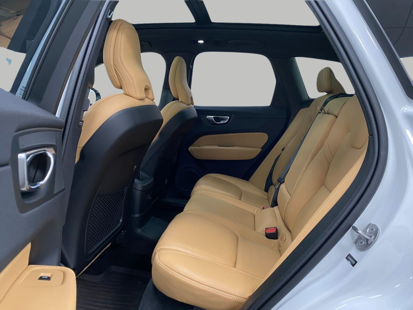 2024 Volvo XC60 Recharge Plug-In Hybrid T8 eAWD PHEV Ultimate Dark Theme