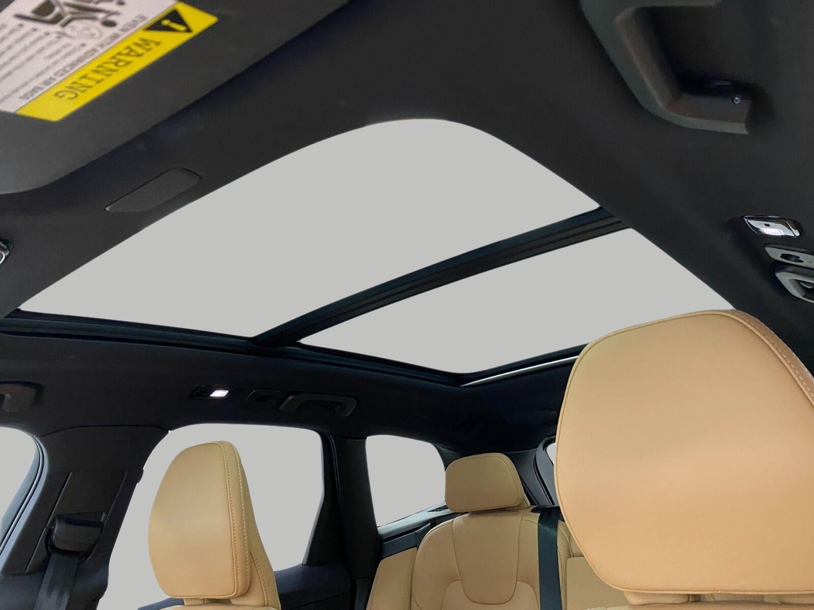 2024 Volvo XC60 Recharge Plug-In Hybrid T8 eAWD PHEV Ultimate Dark Theme