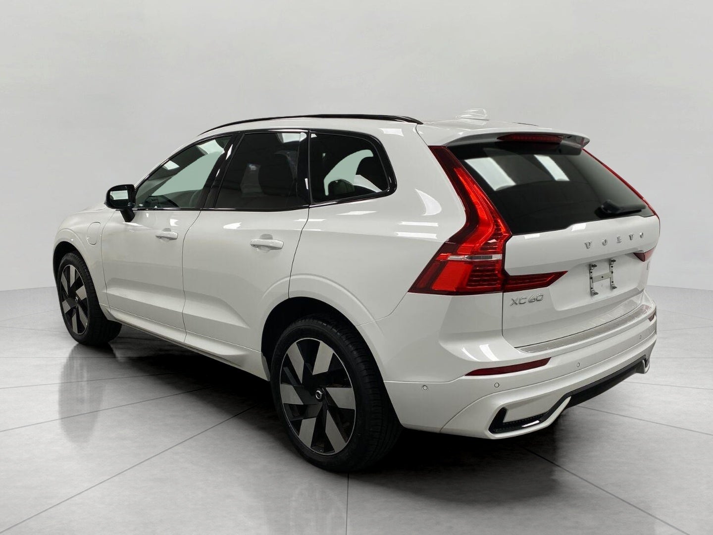2024 Volvo XC60 Recharge Plug-In Hybrid T8 eAWD PHEV Ultimate Dark Theme