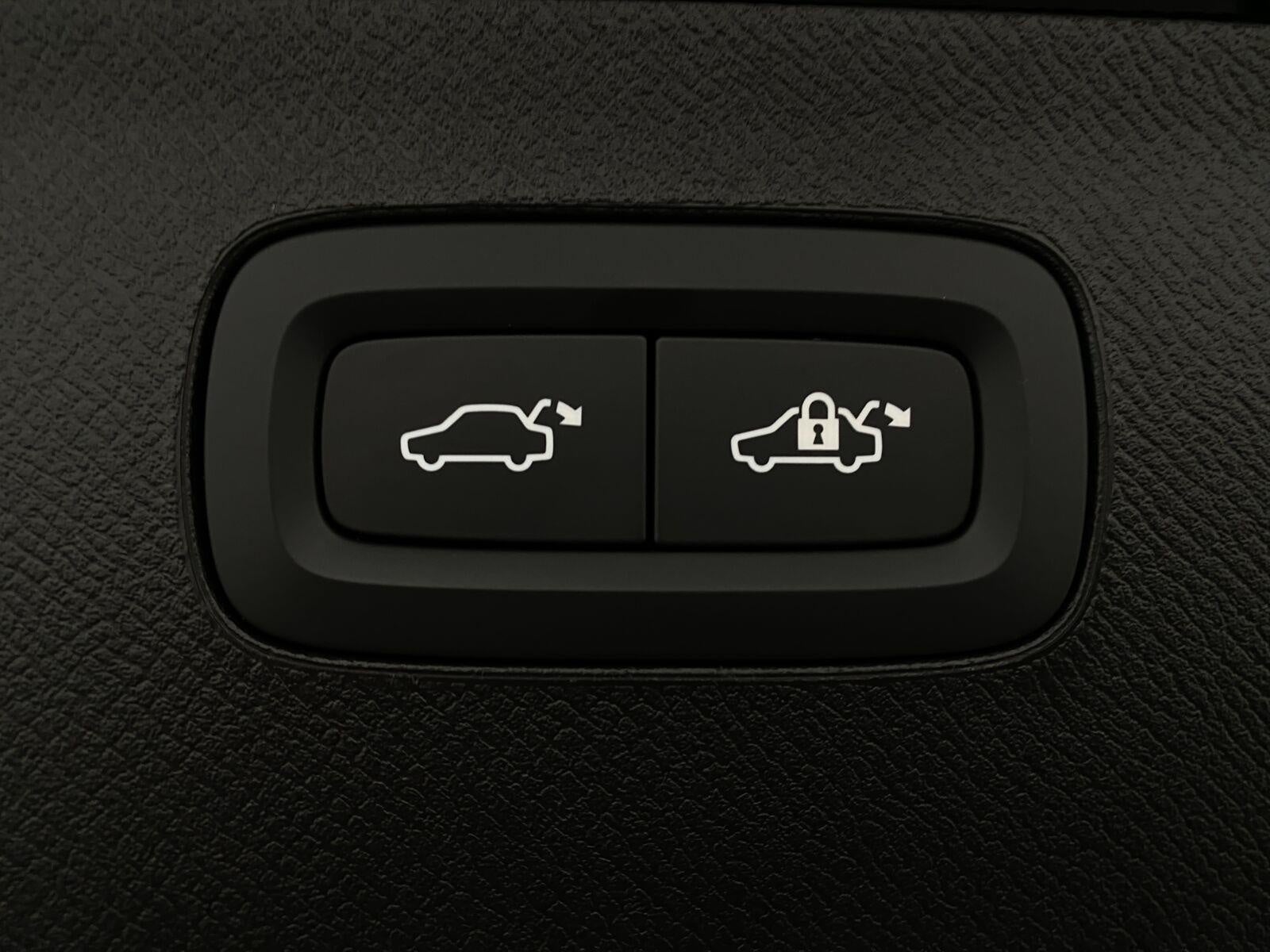2026 Volvo XC90 Plug-In Hybrid T8 AWD Plus 6-Seater