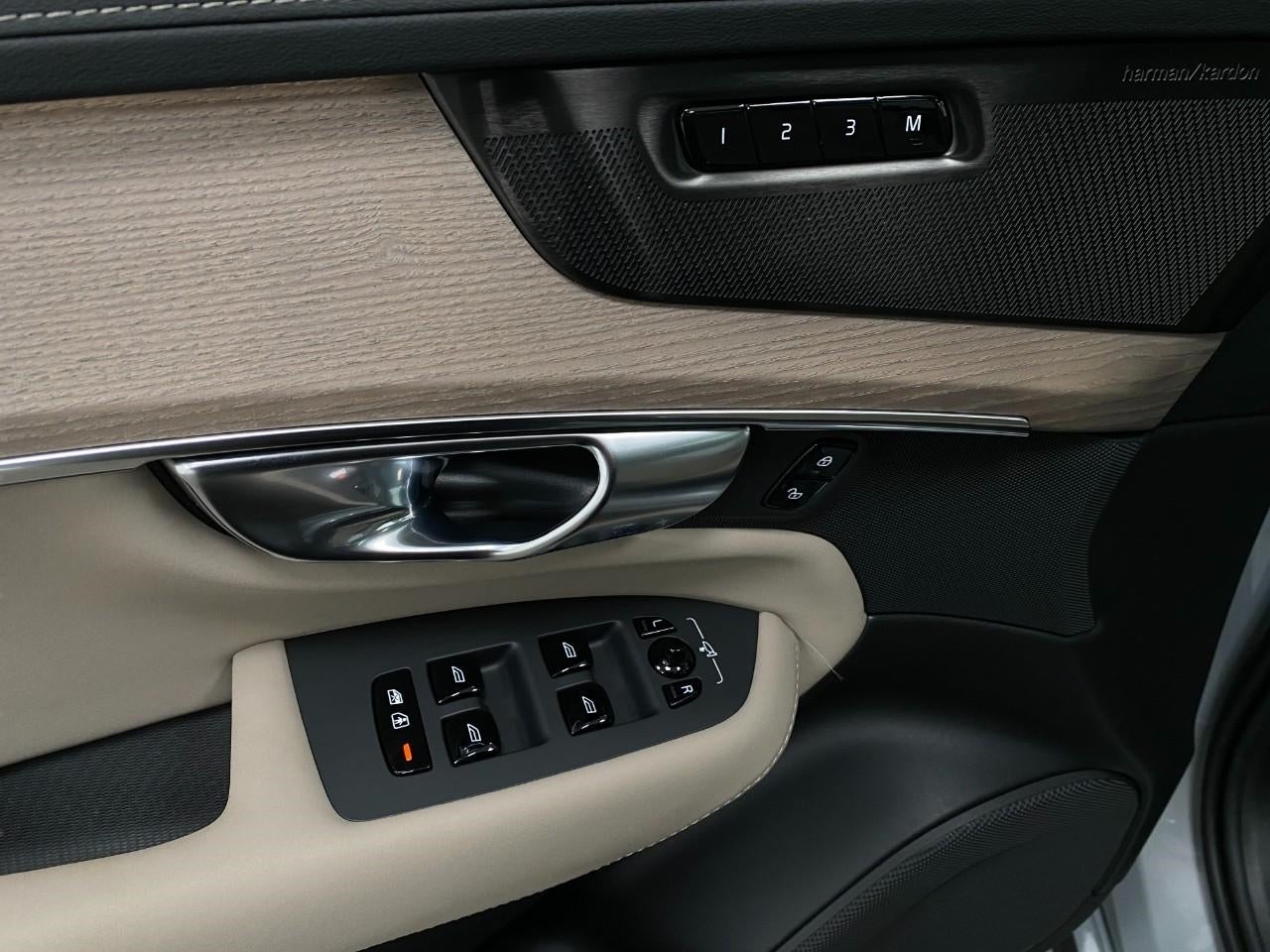 2025 Volvo XC90 Plug-In Hybrid 2025.5 T8 AWD Plus 7-Seater