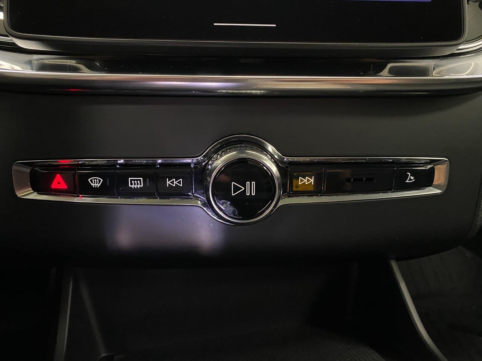 2026 Volvo XC90 Plug-In Hybrid T8 AWD Plus 7-Seater