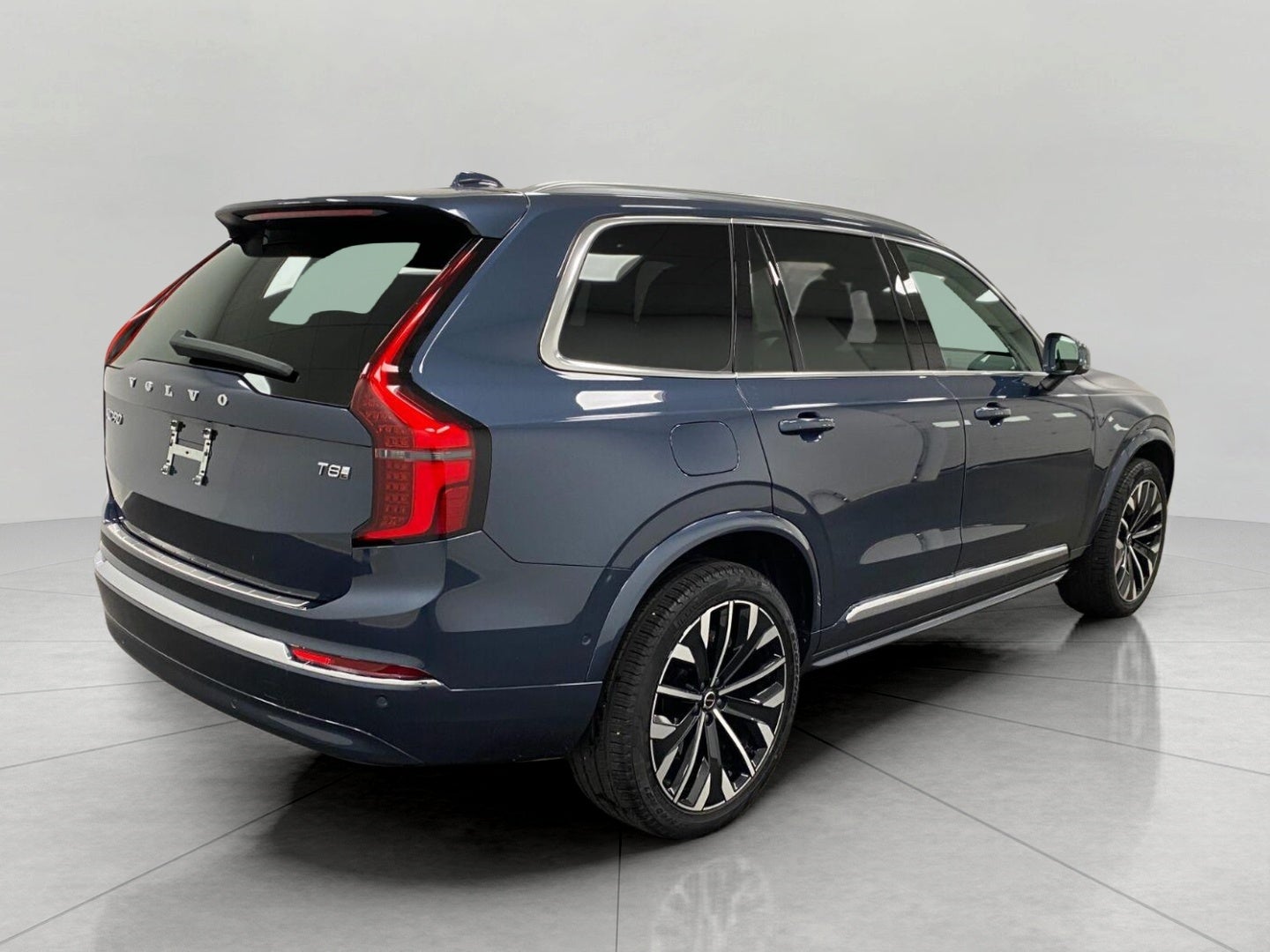 2026 Volvo XC90 Plug-In Hybrid T8 AWD Plus 7-Seater