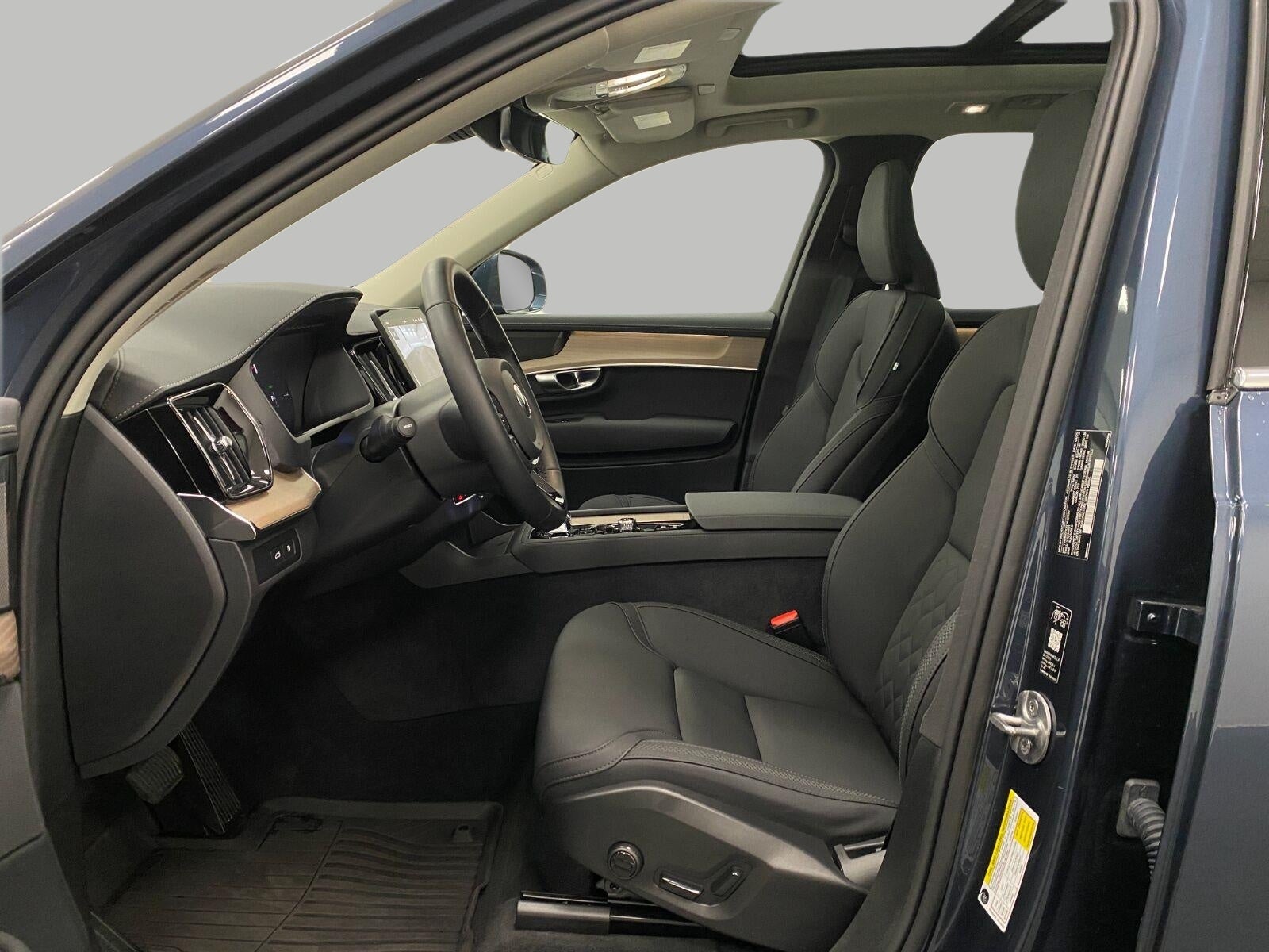 2026 Volvo XC90 Plug-In Hybrid T8 AWD Plus 7-Seater