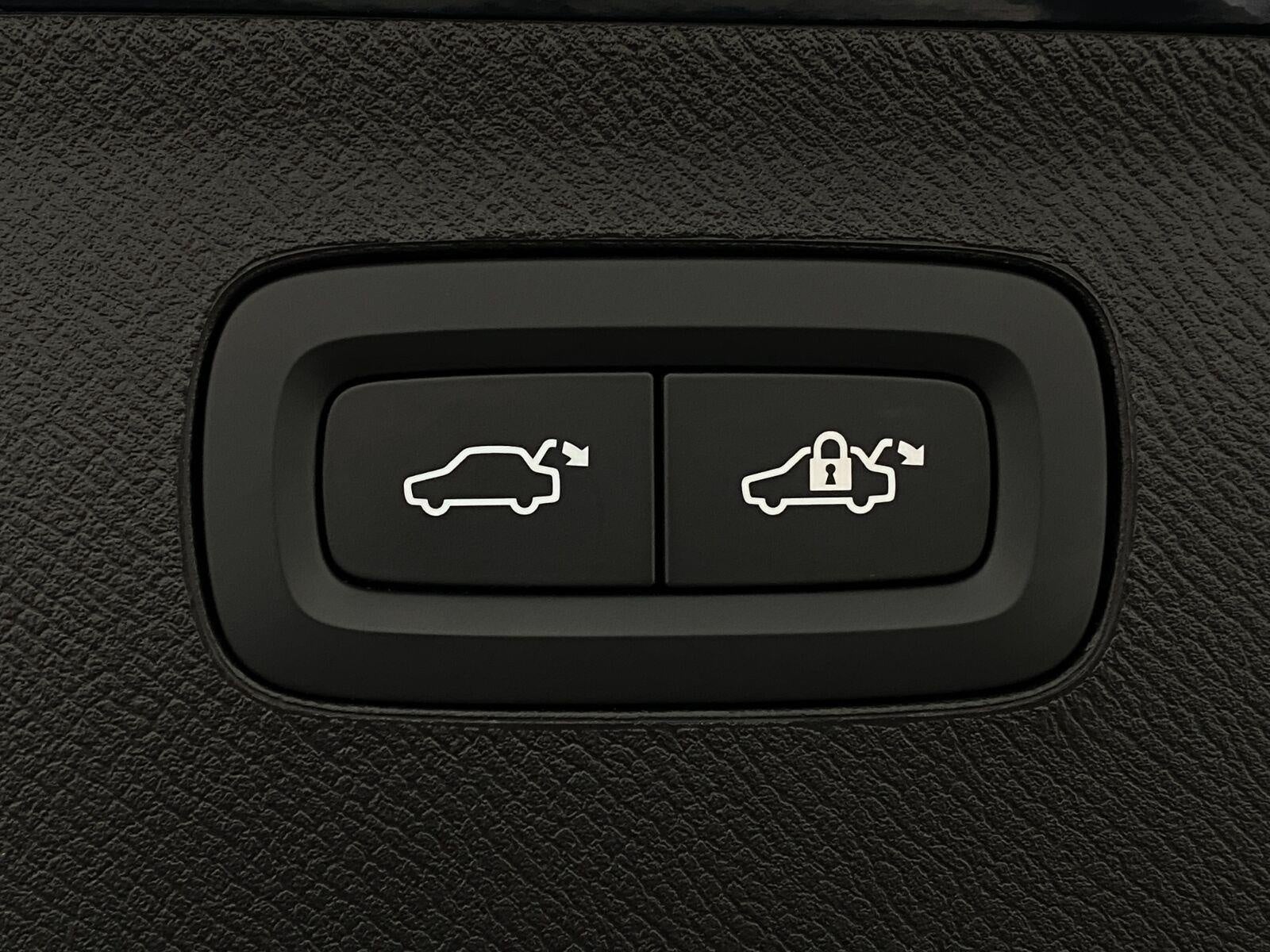 2026 Volvo XC90 Plug-In Hybrid T8 AWD Plus 7-Seater