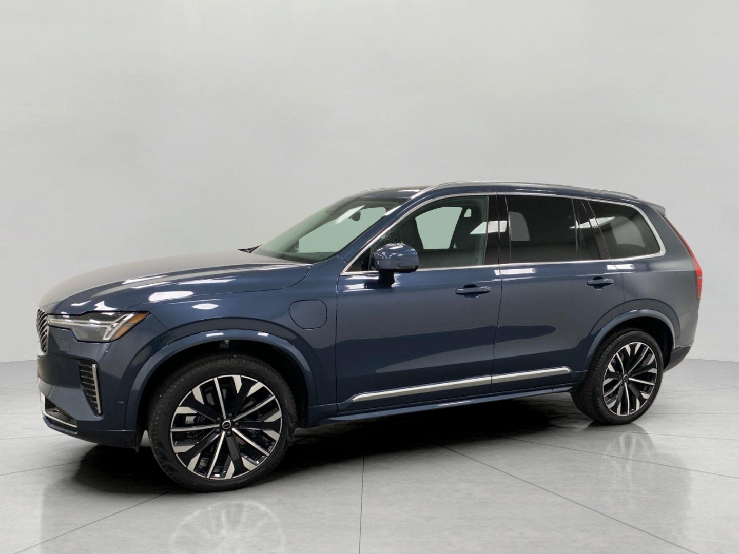 2026 Volvo XC90 Plug-In Hybrid T8 AWD Plus 7-Seater
