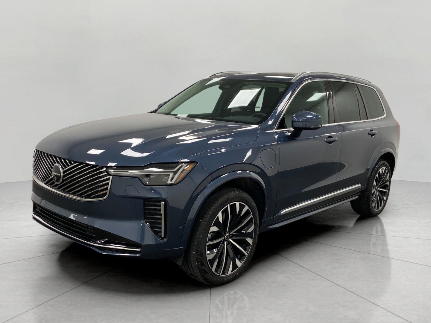 2026 Volvo XC90 Plug-In Hybrid T8 AWD Plus 7-Seater