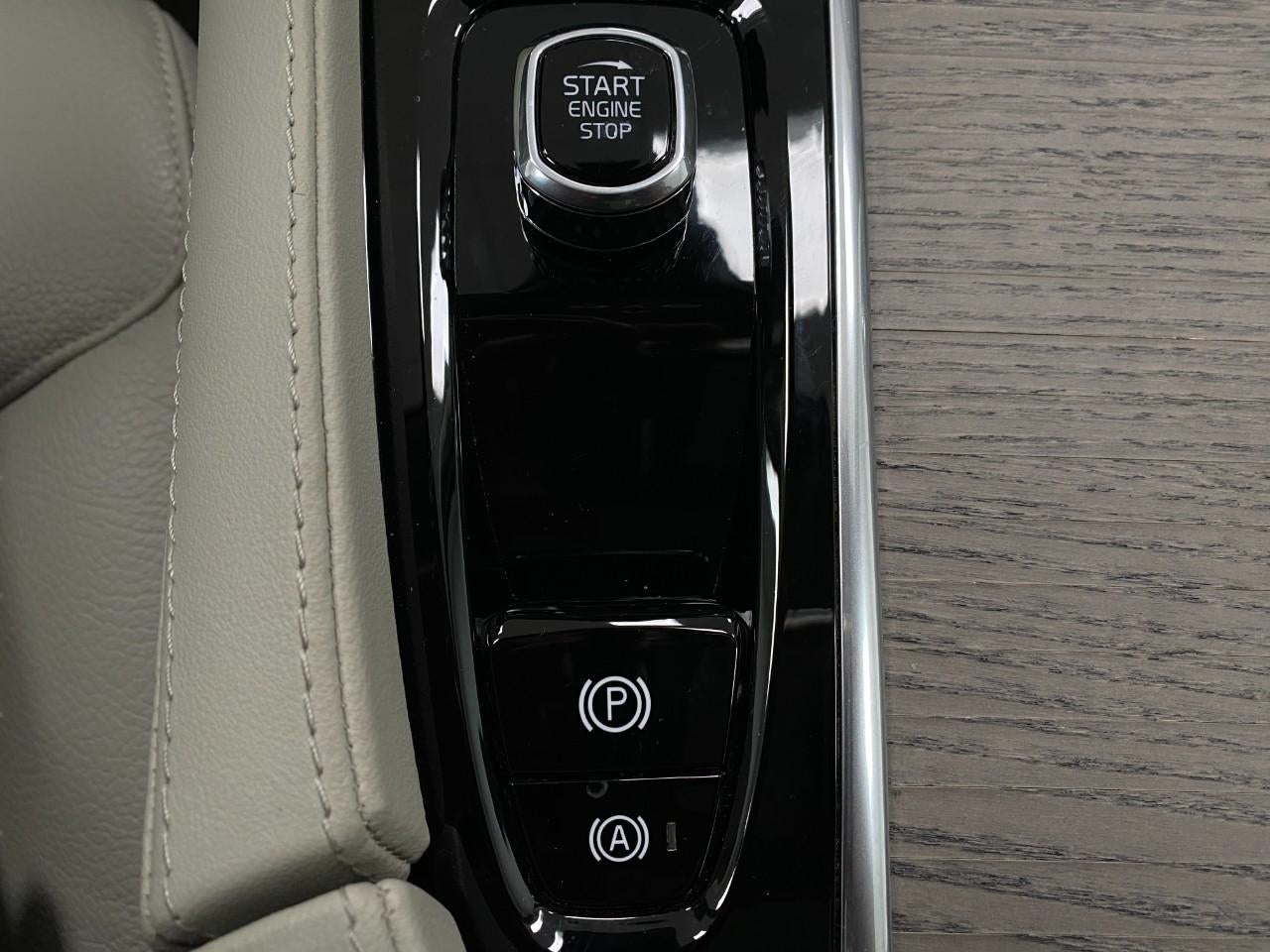 2023 Volvo XC90 B5 AWD Plus 7P