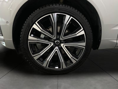 2023 Volvo XC60 B5 AWD Ultimate Bright Theme