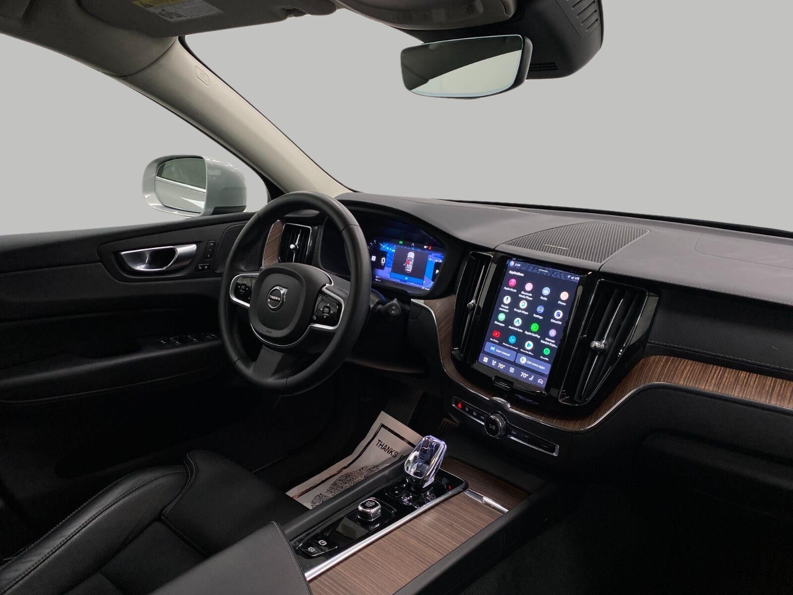 2023 Volvo XC60 B5 AWD Ultimate Bright Theme