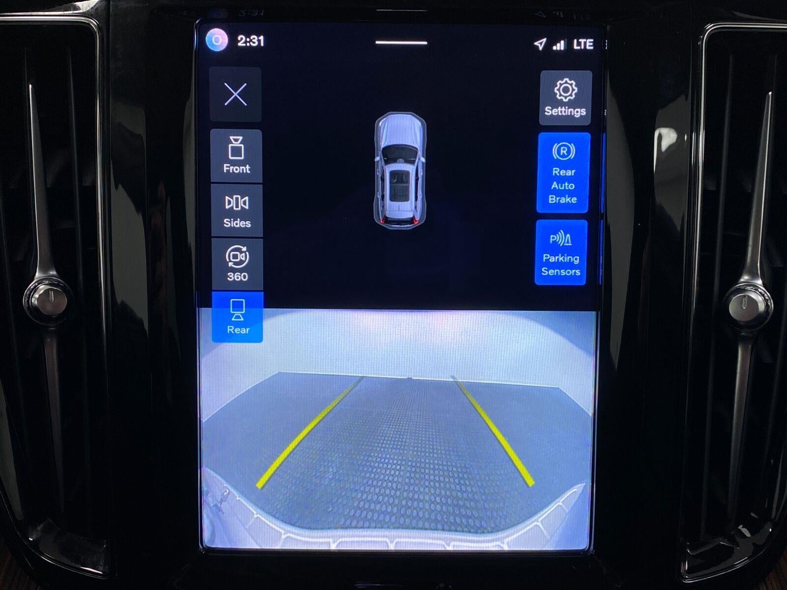 2023 Volvo XC60 B5 AWD Ultimate Bright Theme