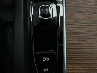 2023 Volvo XC60 B5 AWD Ultimate Bright Theme