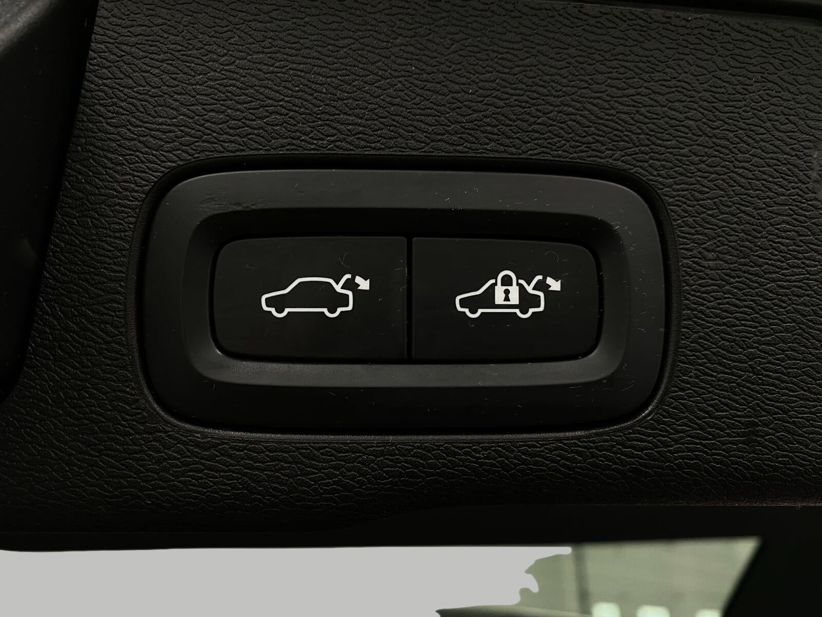 2023 Volvo XC60 B5 AWD Ultimate Bright Theme