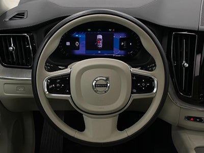 2023 Volvo XC60 B5 AWD Ultimate Bright Theme