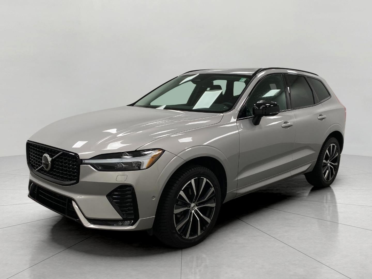 2024 Volvo XC60 B5 AWD Plus Dark Theme