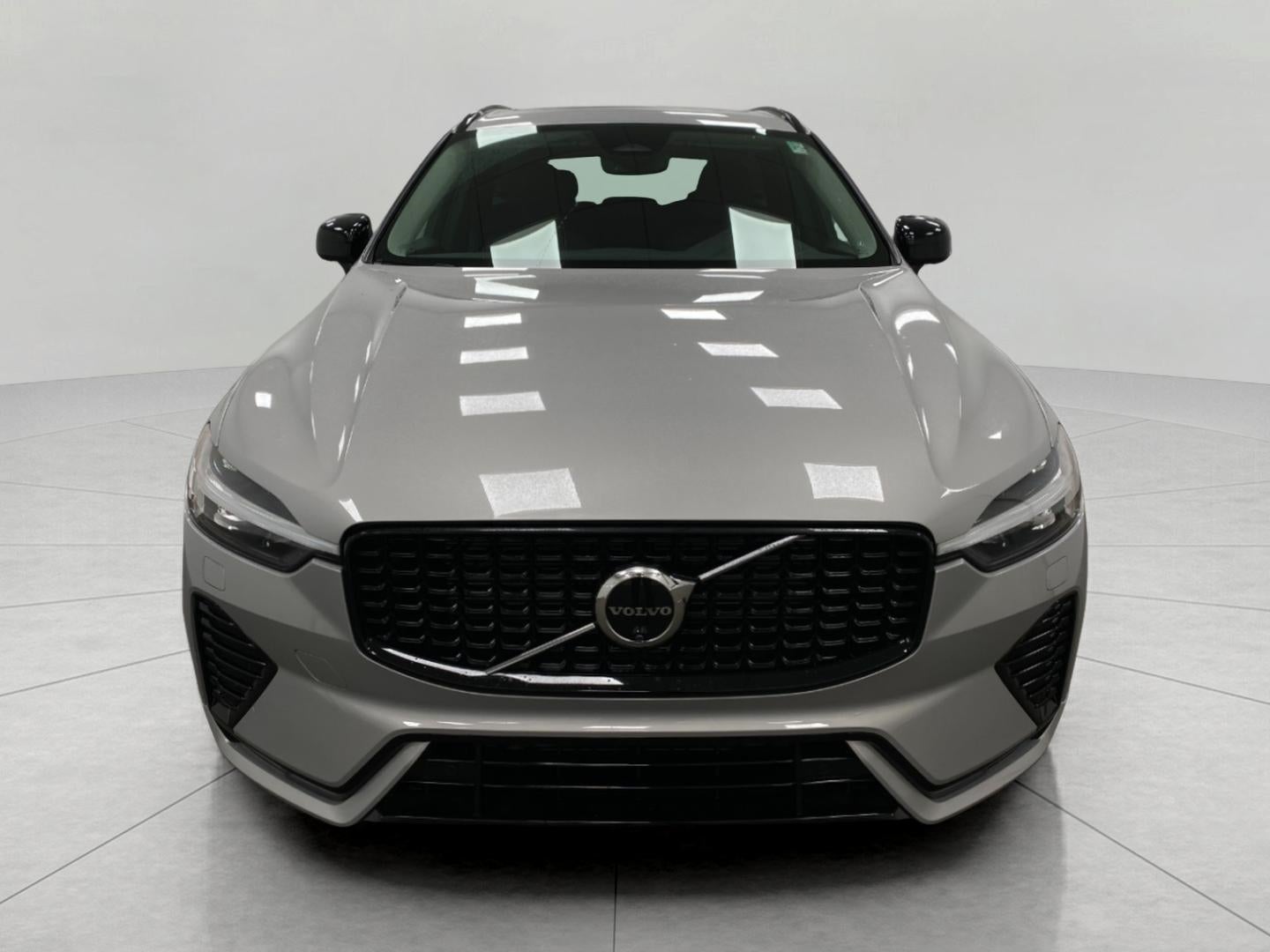 2024 Volvo XC60 B5 AWD Plus Dark Theme