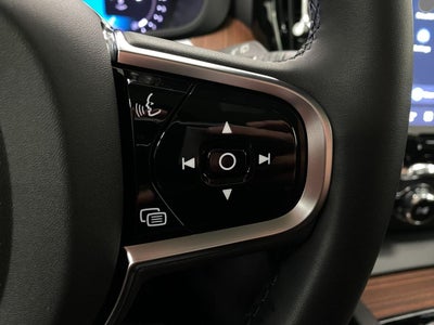 2024 Volvo XC60 B5 AWD Plus Dark Theme