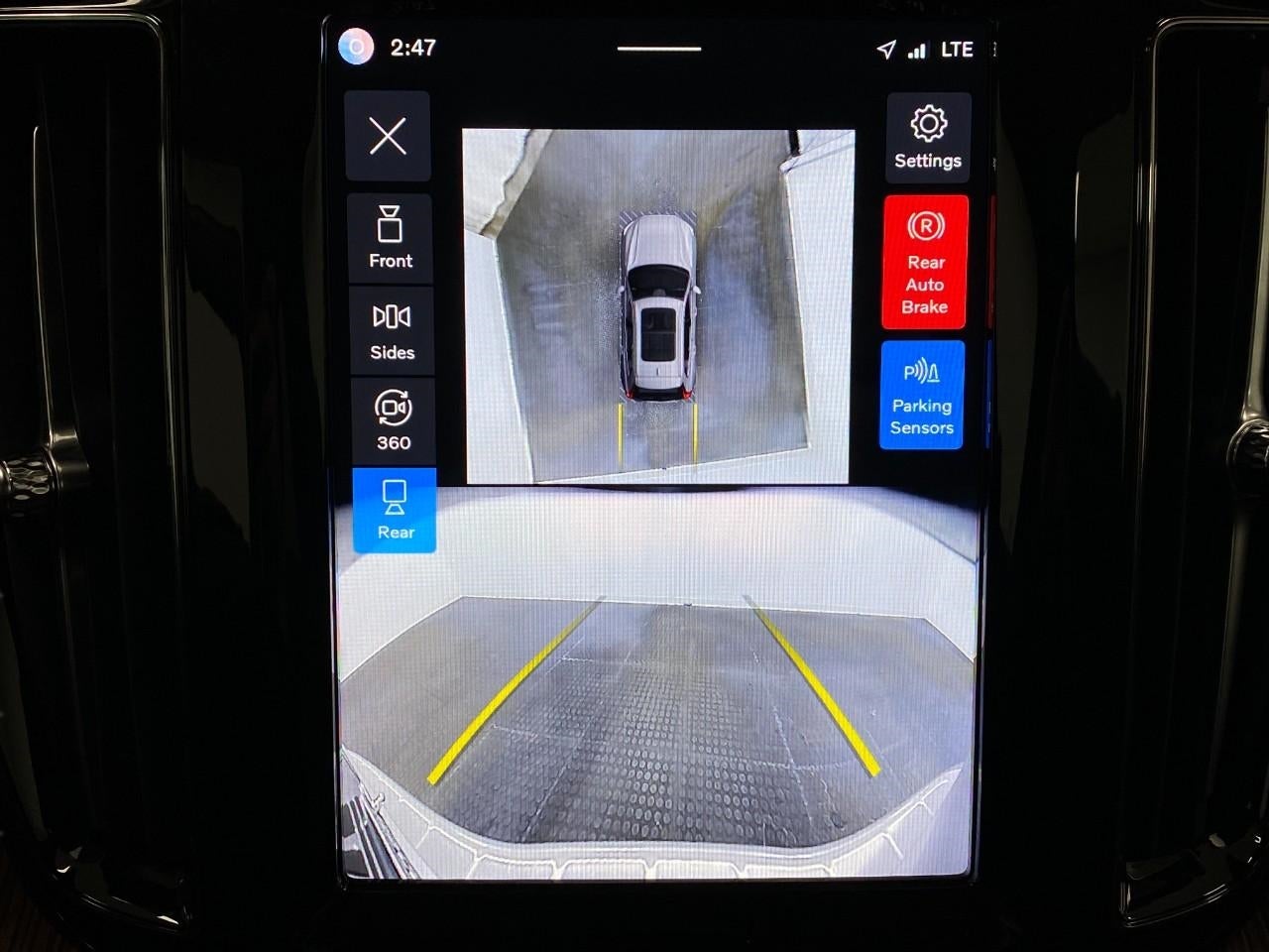 2024 Volvo XC60 B5 AWD Plus Dark Theme