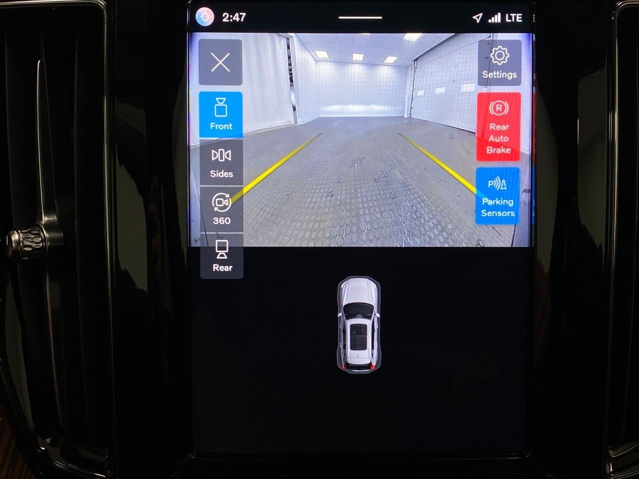 2024 Volvo XC60 B5 AWD Plus Dark Theme