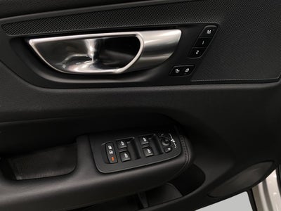 2024 Volvo XC60 B5 AWD Plus Dark Theme