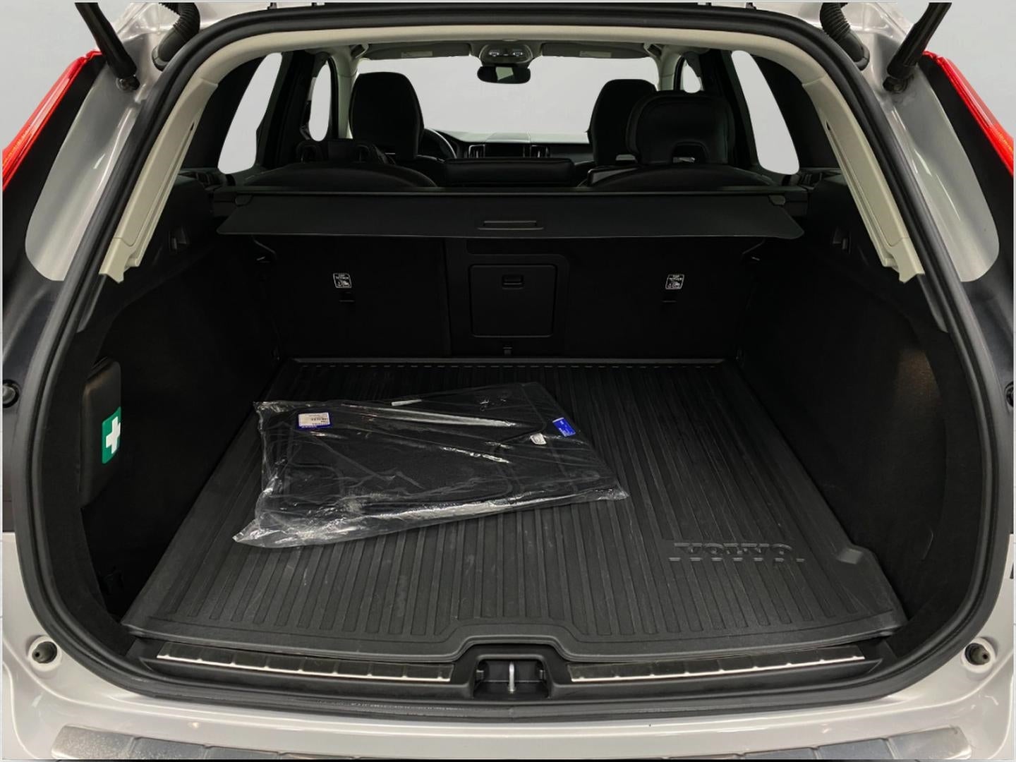 2024 Volvo XC60 B5 AWD Plus Dark Theme